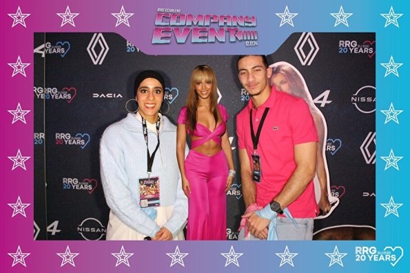 3832411-14869800-1734494291