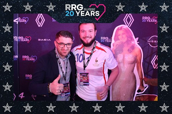 3832411-16025300-1734494290