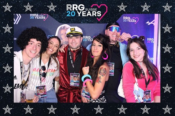 3832411-17916100-1734494156