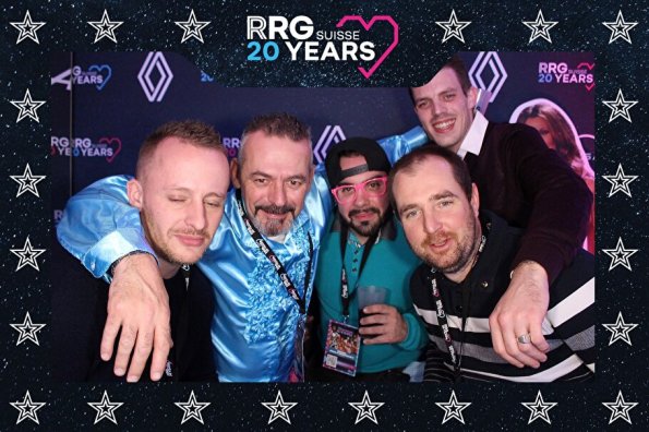 3832411-18582800-1734494308