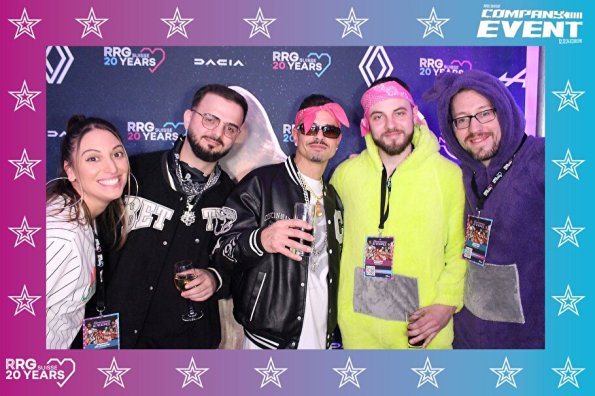 3832411-27015700-1734494149