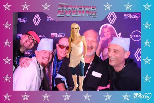 3832411-27055200-1734494275