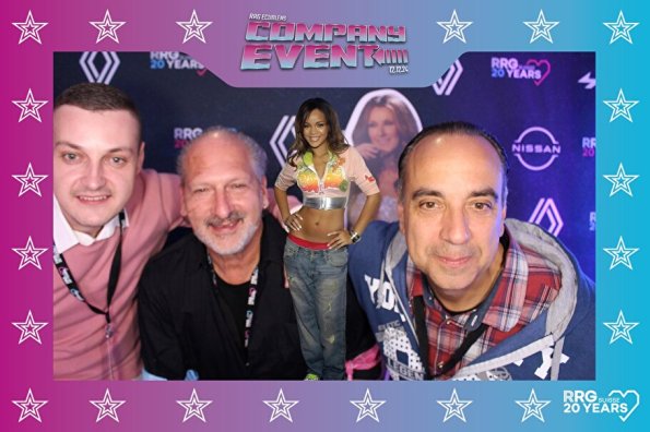 3832411-28606400-1734494182