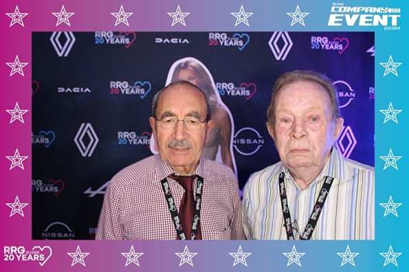 3832411-32997500-1734494173