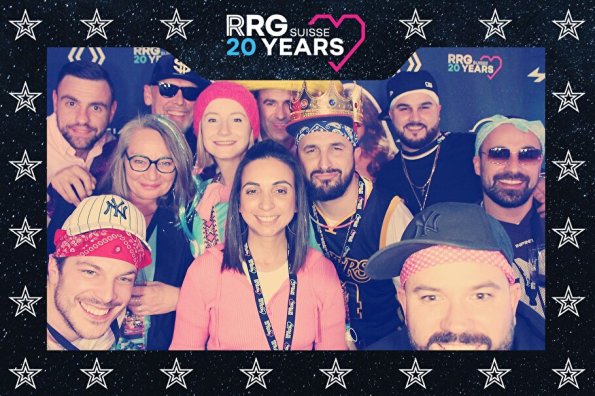 3832411-42274400-1734494198