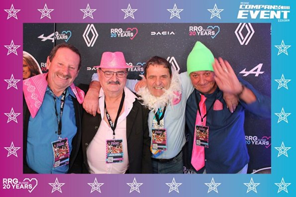 3832411-42568600-1734494369