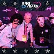 3832411-43133500-1734494350