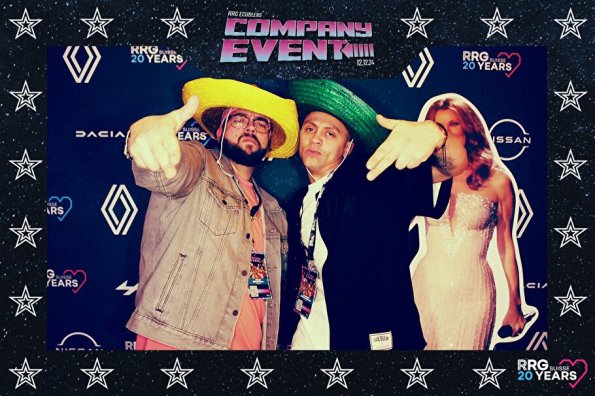 3832411-68354600-1734494241