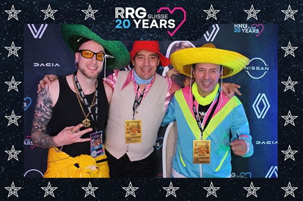 3832411-70287800-1734494199