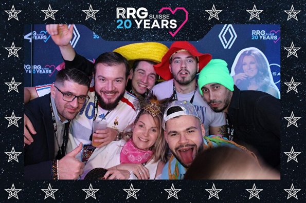 3832411-70887100-1734494287