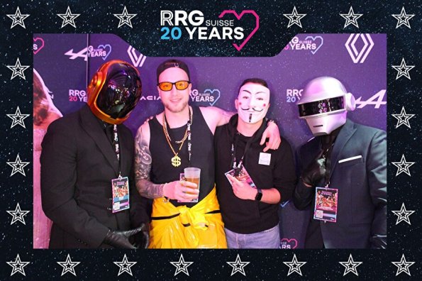 3832411-75242300-1734494357