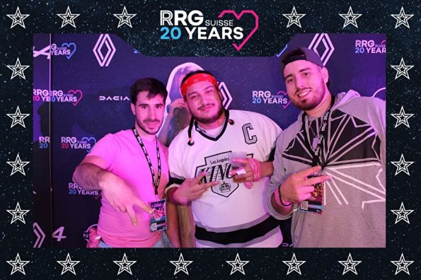 3832411-91527100-1734494327