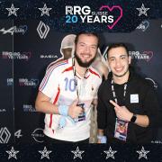 3832411-93402500-1734494375