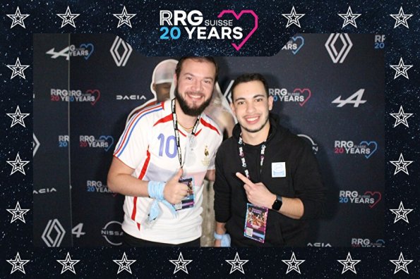 3832411-93402500-1734494375