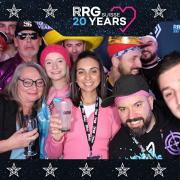 3832411-95888700-1734494195