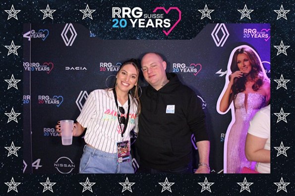 3832411-97885000-1734494296